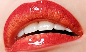 Tips cara memerahkan bibir secara alami