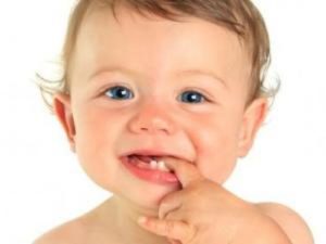tahap bayi tumbuh gigi