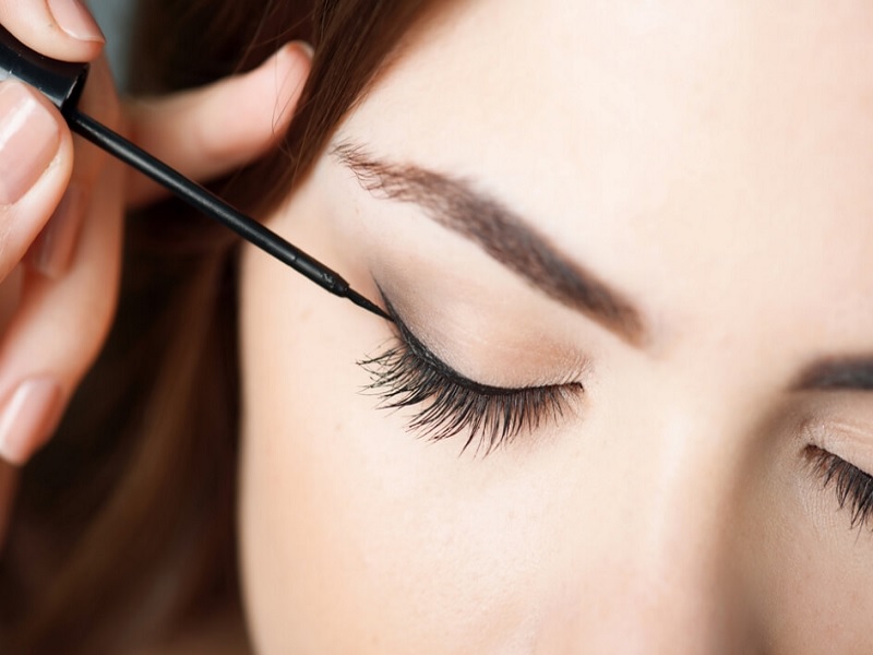 Tips Mencegah Eyeliner Luntur