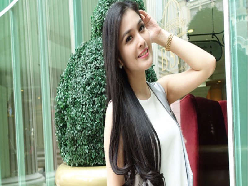 Rahasia Cantik Rambut Sehat Sandra Dewi